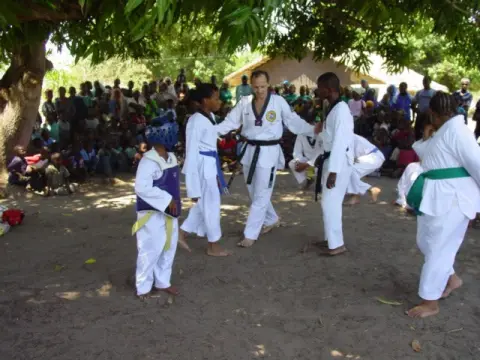 Festa ed esibizione di taekwondo – foto 6 di 20